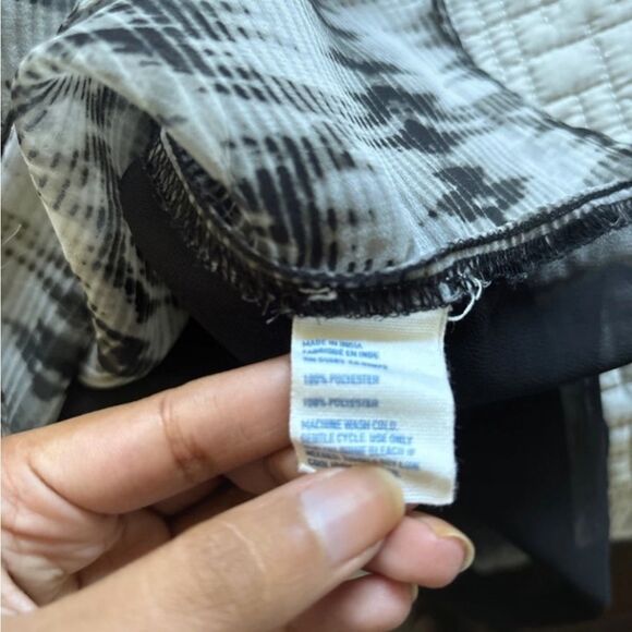 Black and gray patterned sheer shirt - Picture 4 of 4